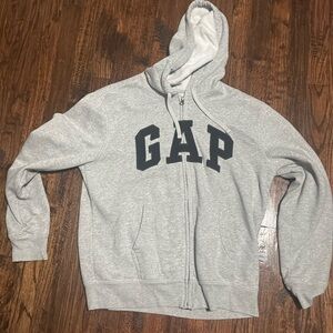 Medium gap zip up gap